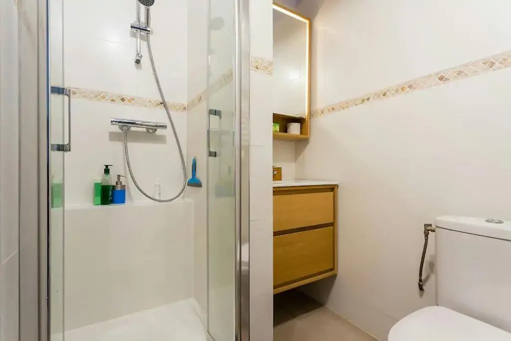 Studio/F1 Aux Buttes Chaumont Parijs Appartement